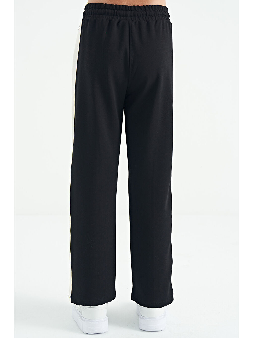 Siyah Yan Bant Detaylı Bağcıklı Rahat Kalıp Geniş Paça Kız Çocuk Eşofman Alt - 75119-4