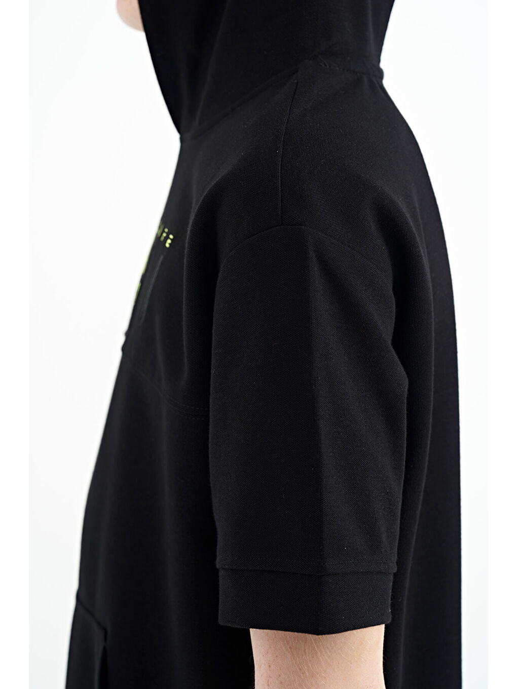 Siyah Kanguru Cepli Kapüşonlu Oversize Erkek Çocuk T Shirt   11160-4