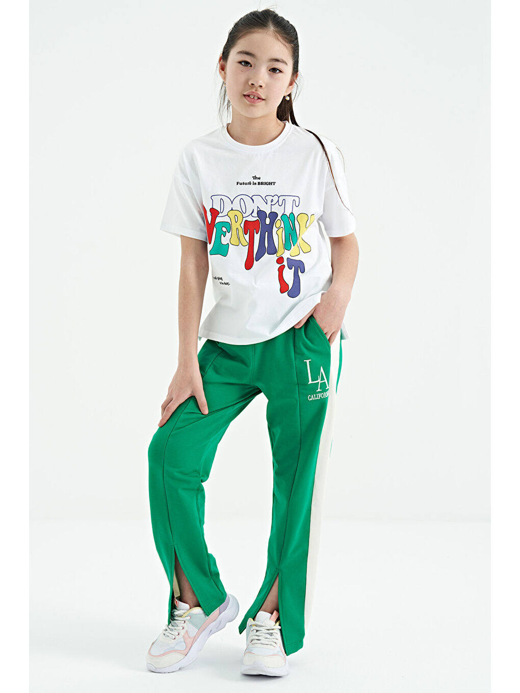 Beyaz Renki Yazı Baskılı O Yaka Oversize Kısa Kollu Kız Çocuk Tişört - 75112-8