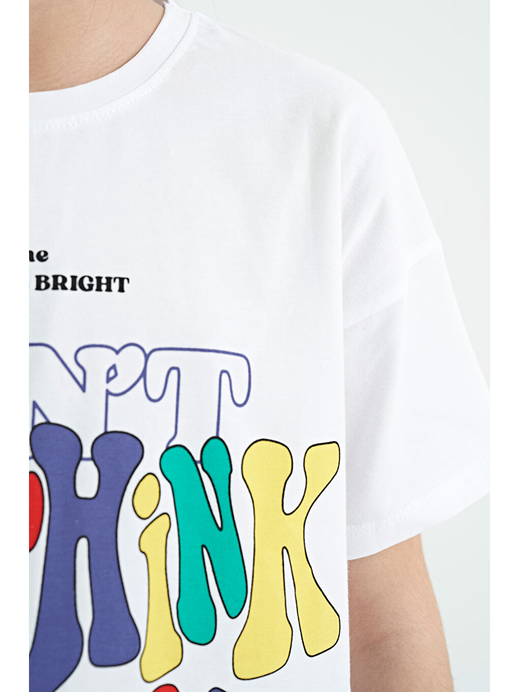 Beyaz Renki Yazı Baskılı O Yaka Oversize Kısa Kollu Kız Çocuk Tişört - 75112-9