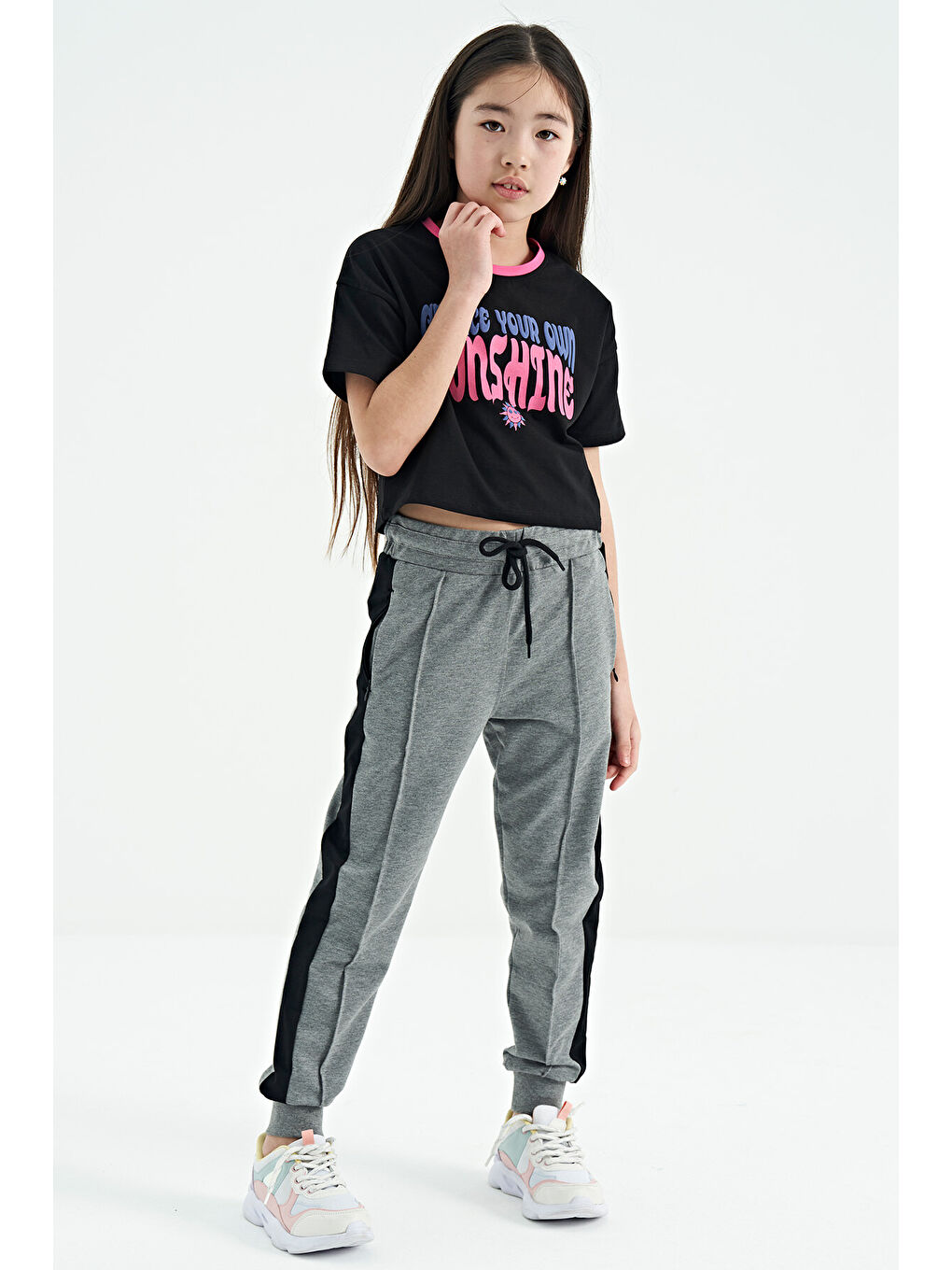 Siyah Renkli Yazı Baskılı O Yaka Oversize  Kısa Kollu Kız Çocuk Tişört - 75111-8