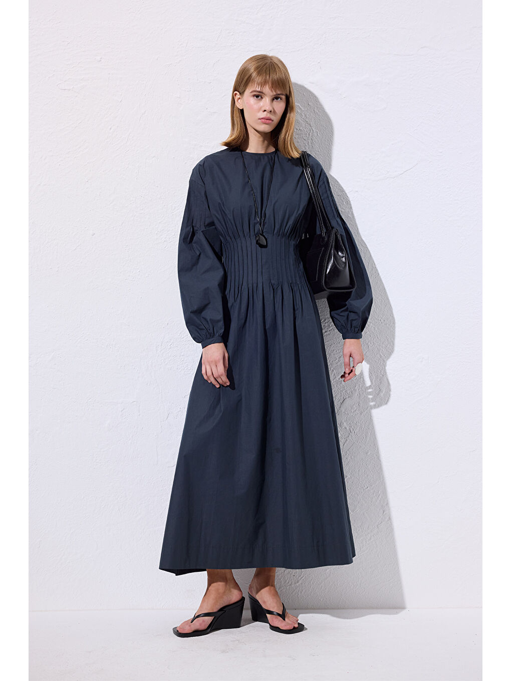 Beli Pile Detaylı Elbise Lacivert-1