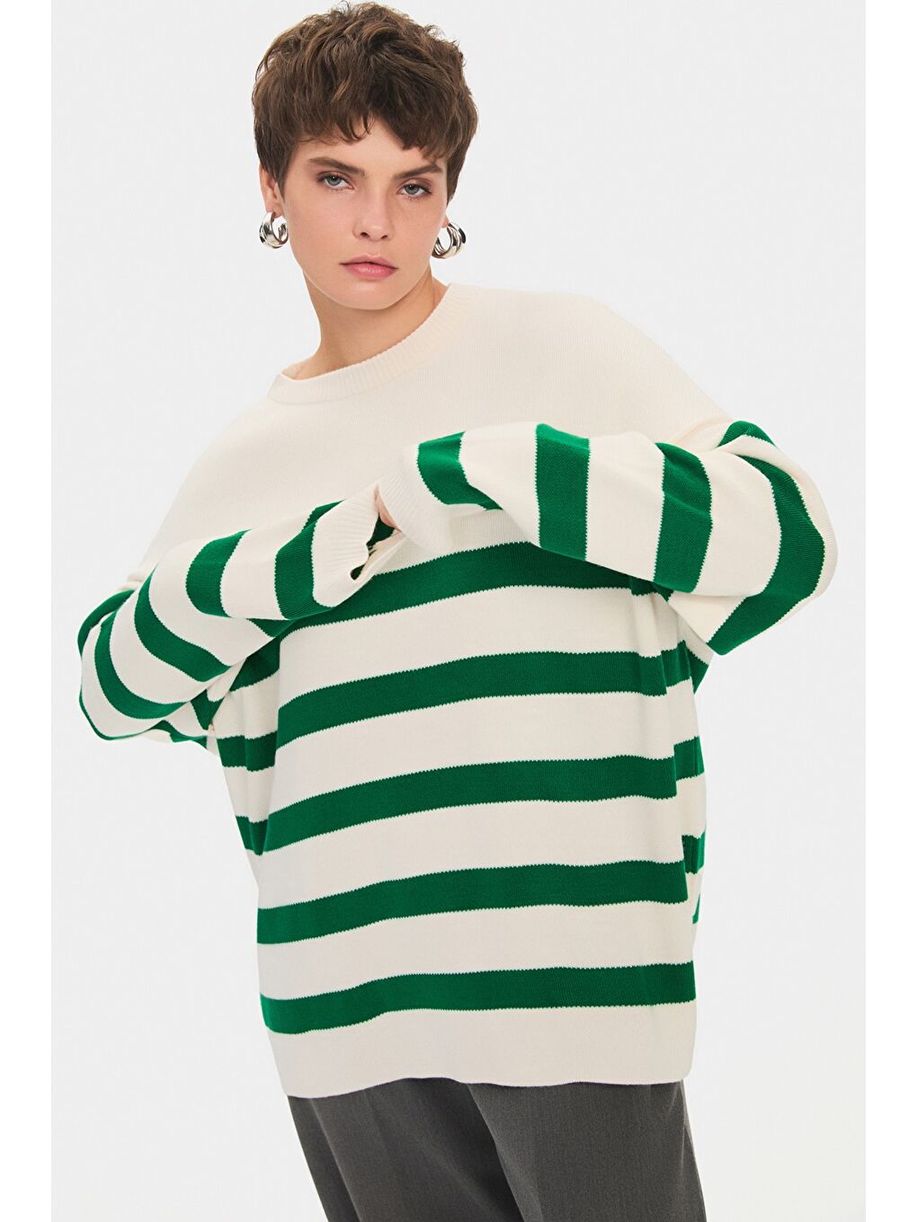 Bej Çizgili Bol Kesim Triko Kazak