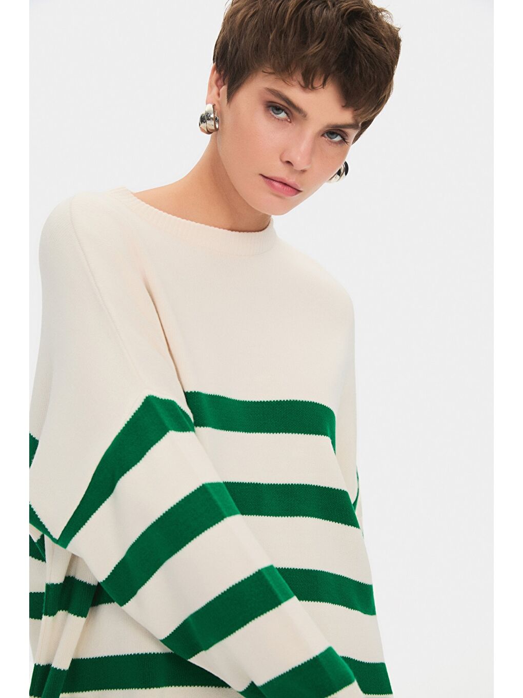 Bej Çizgili Bol Kesim Triko Kazak-1