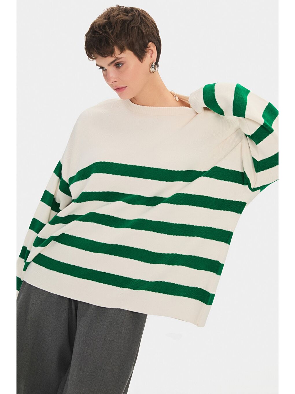 Bej Çizgili Bol Kesim Triko Kazak-3