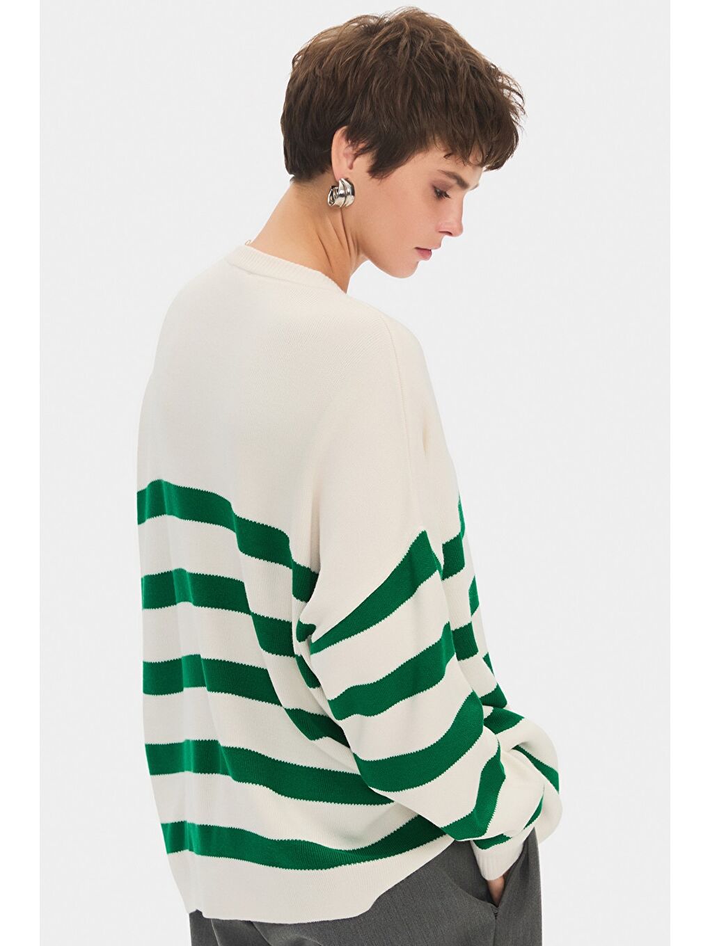 Bej Çizgili Bol Kesim Triko Kazak-4