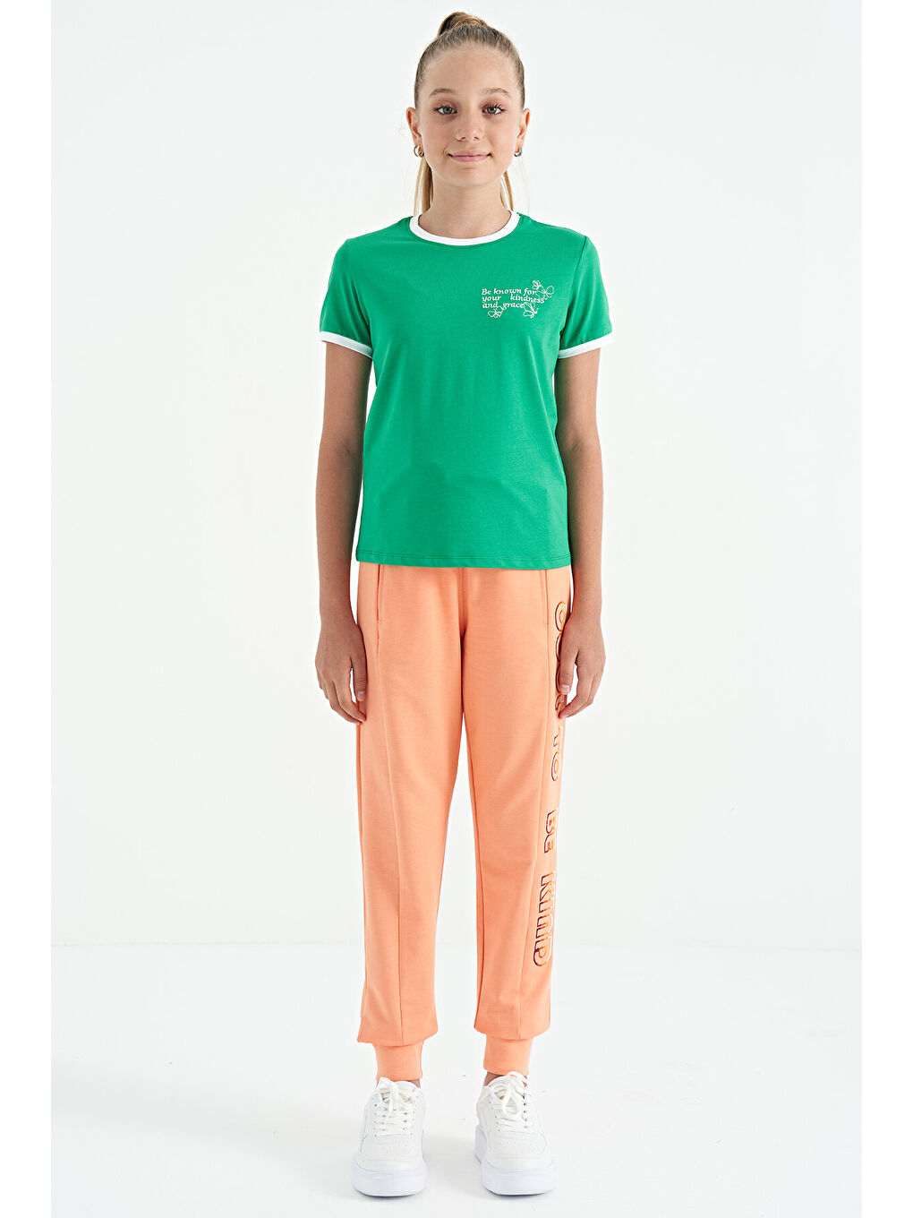 Yeşil Minimal Yazı Baskılı O Yaka Rahat Form Kısa Kollu Kız Çocuk Tişört - 75110-1