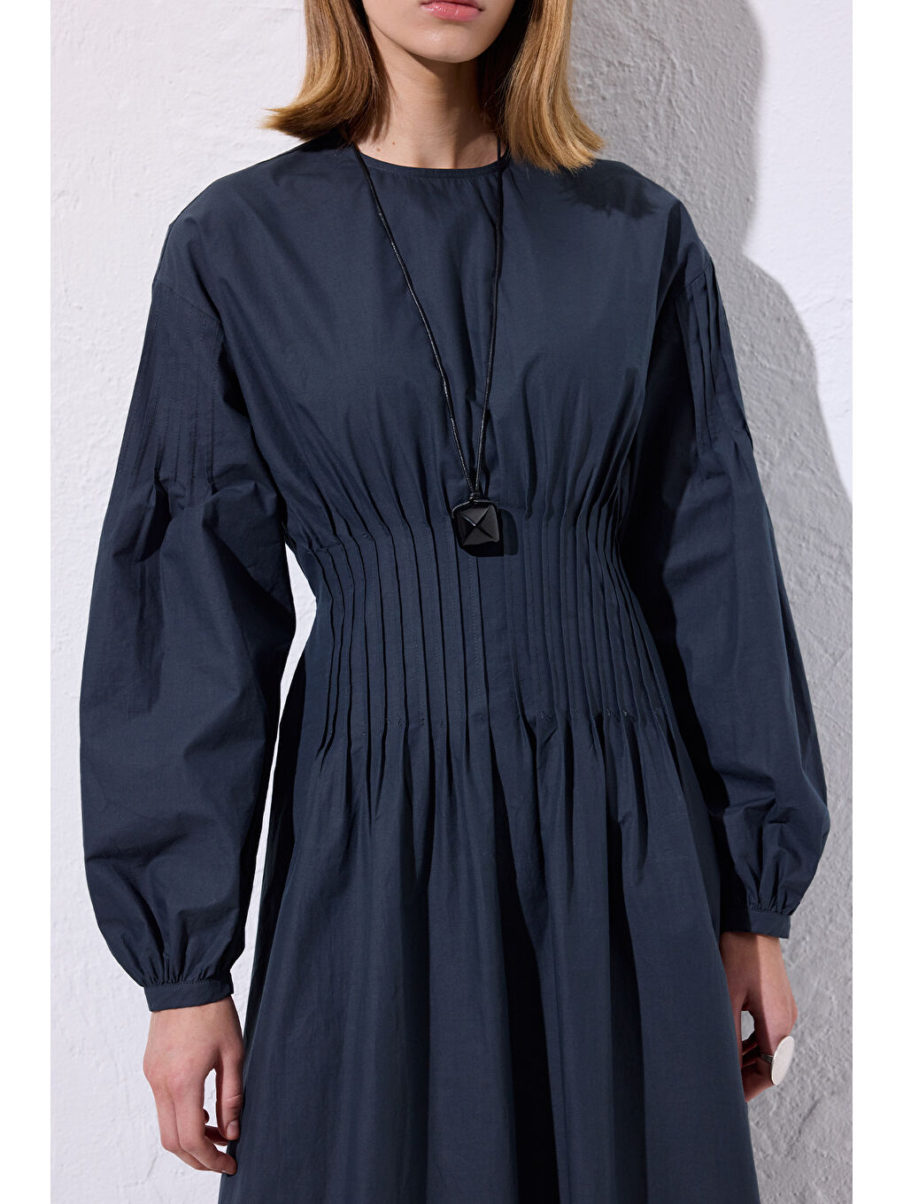 Beli Pile Detaylı Elbise Lacivert-4