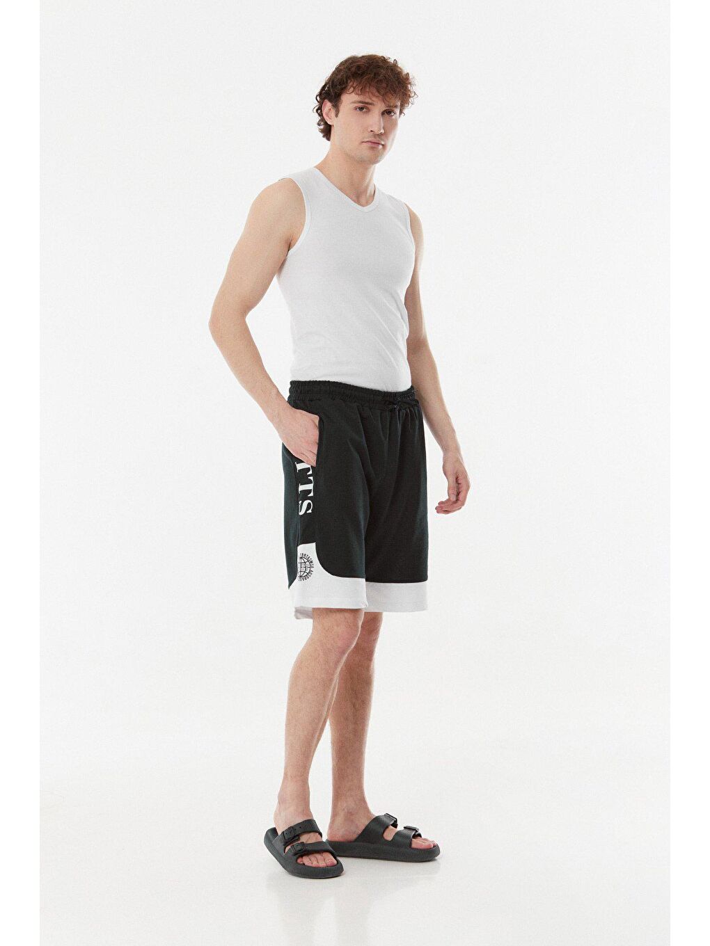 Siyah Baskılı Beli Bağcıklı Şort