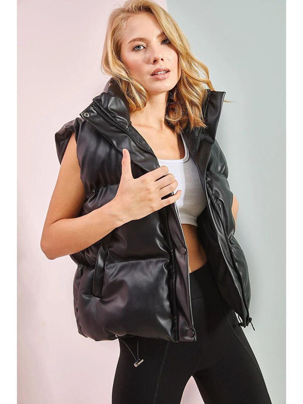 Siyah Kadın Çıtçıtlı Yakalı Şişme Deri Yelek-1