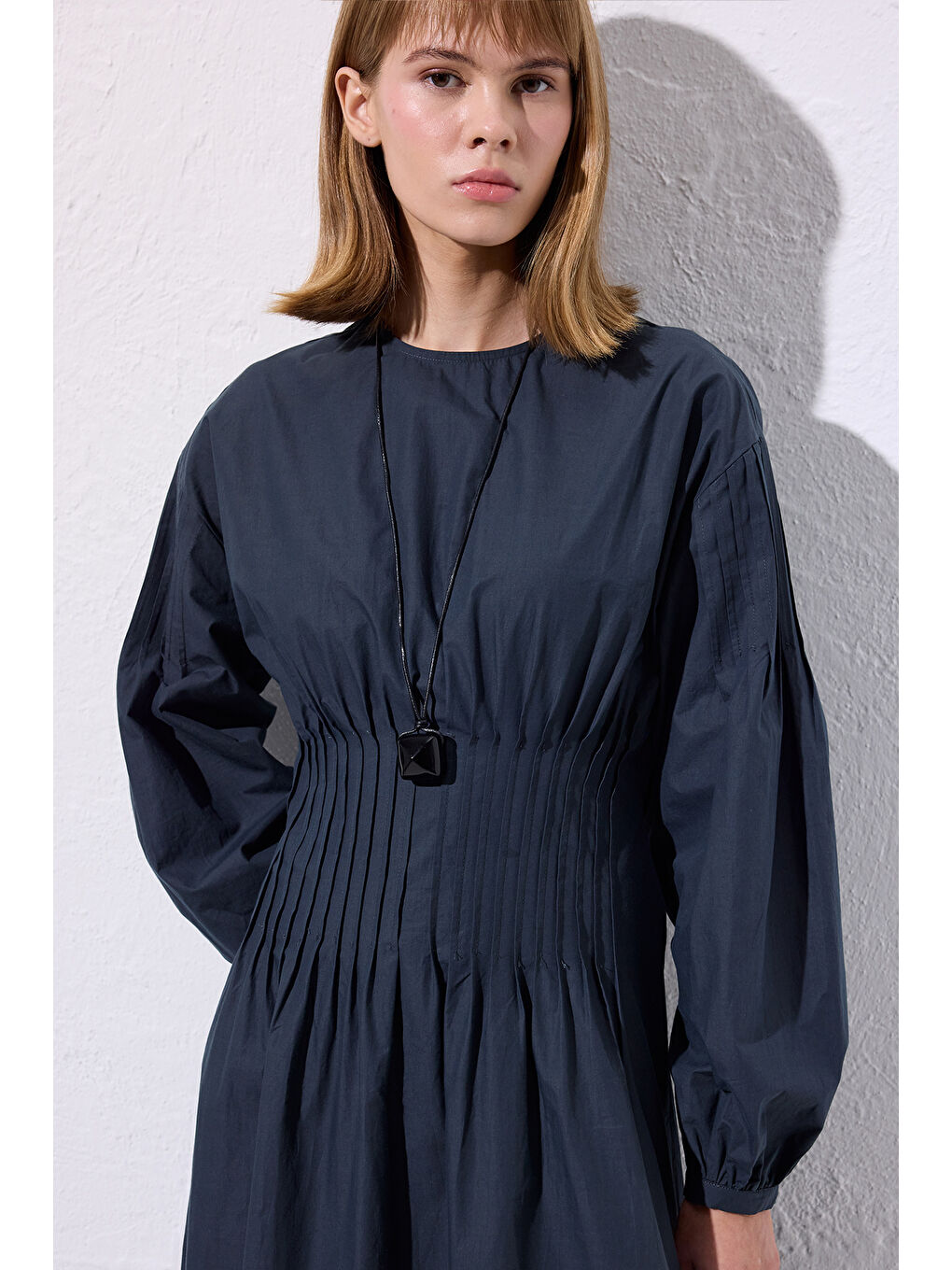 Beli Pile Detaylı Elbise Lacivert-5