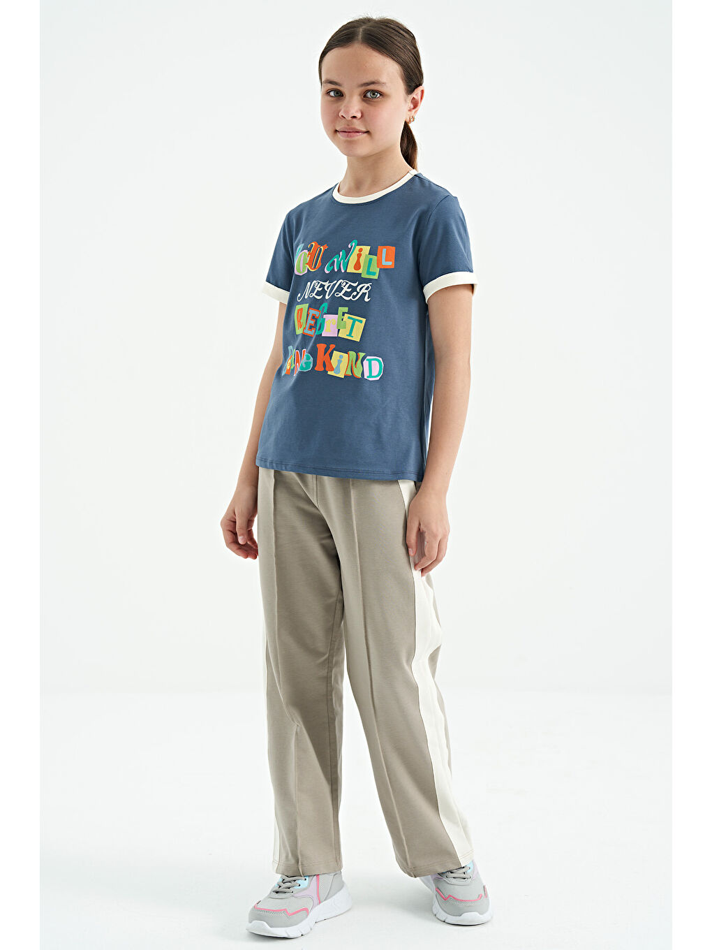 Petrol Renkli Yazı Detaylı O Yaka Rahat Form Kız Çocuk Tişört - 75109-8