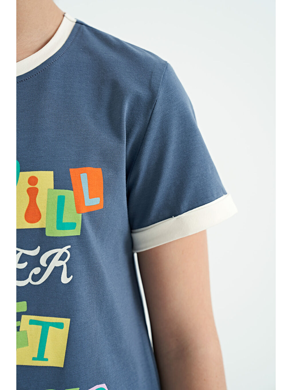 Petrol Renkli Yazı Detaylı O Yaka Rahat Form Kız Çocuk Tişört - 75109-9