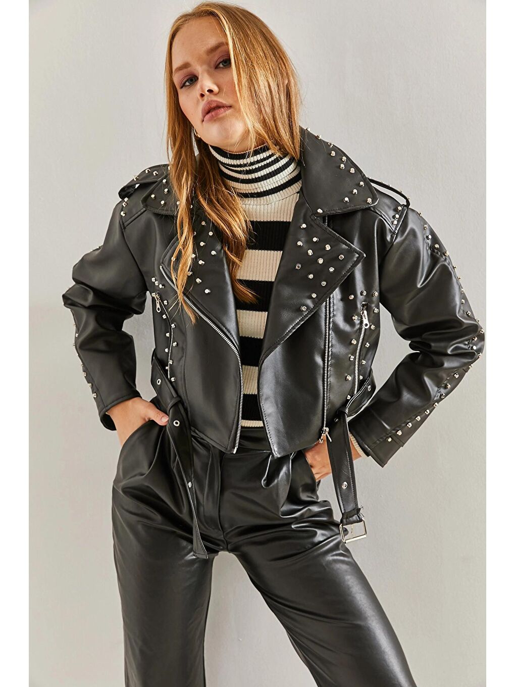 Siyah Kadın Çakımlı Motorcu Deri Ceket-1