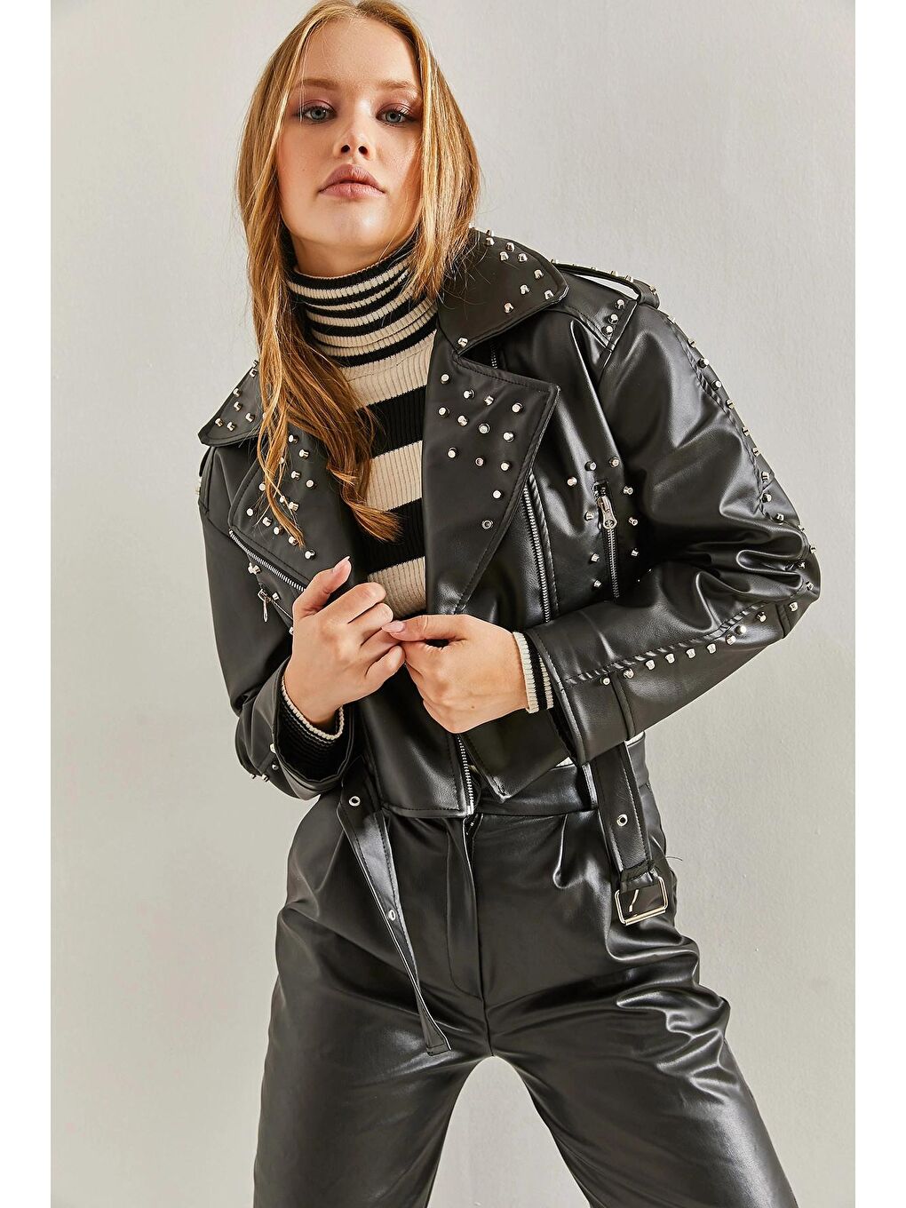 Siyah Kadın Çakımlı Motorcu Deri Ceket-2