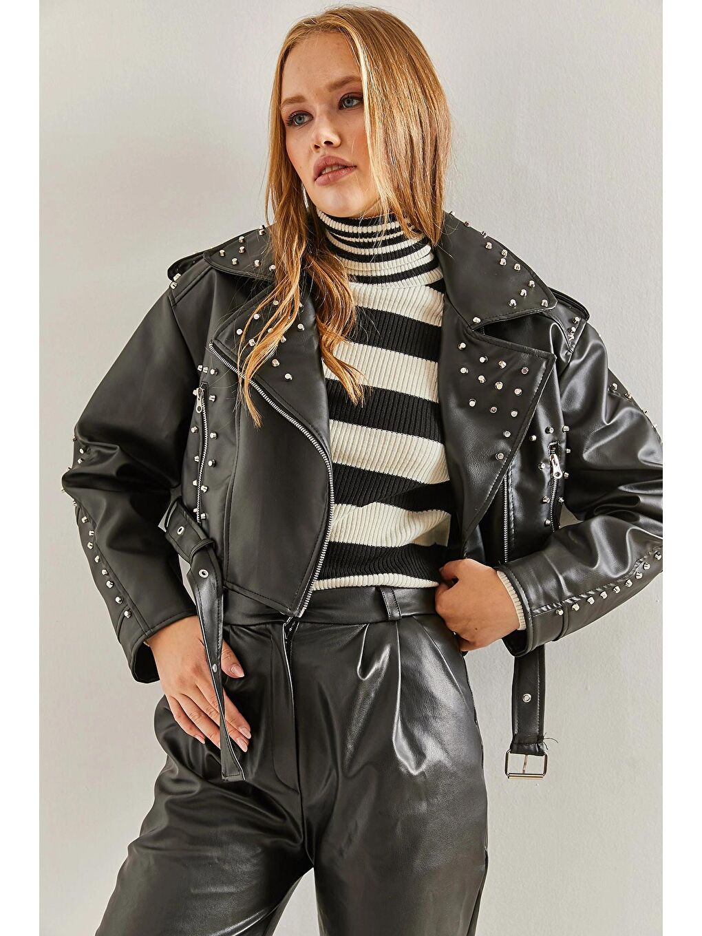 Siyah Kadın Çakımlı Motorcu Deri Ceket-3