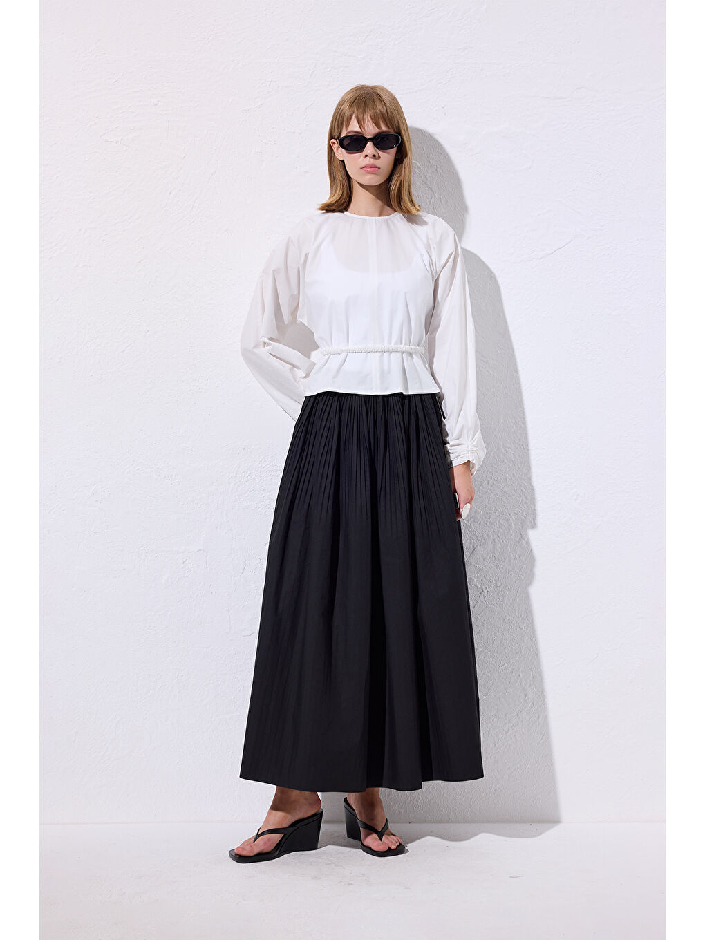 Piliseli Geniş Etek Siyah-1