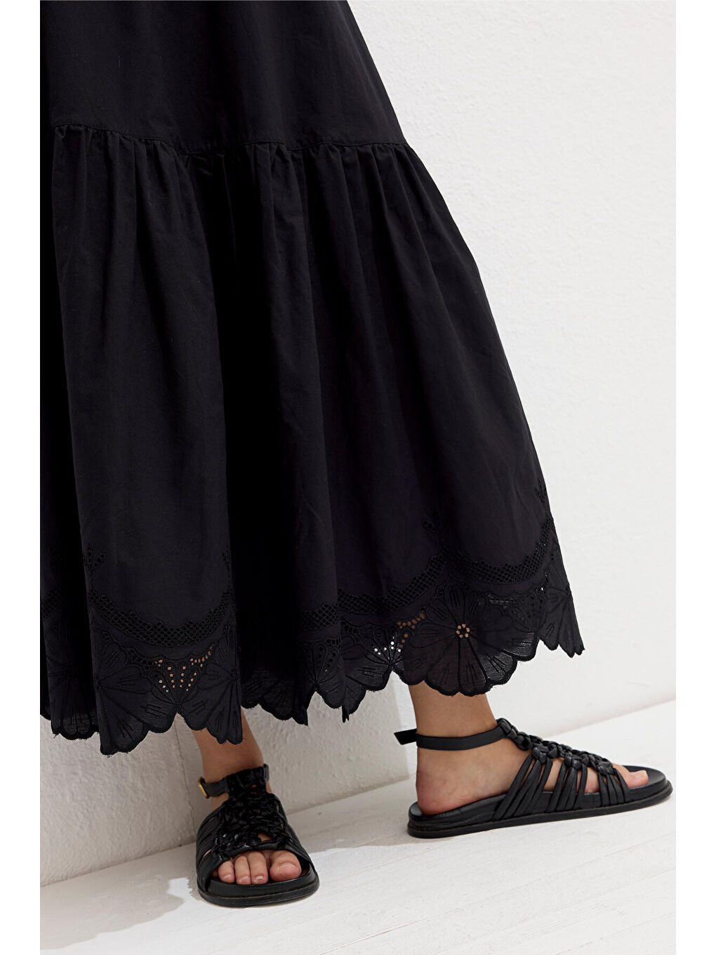 Nakış İşlemeli Etek Siyah-2