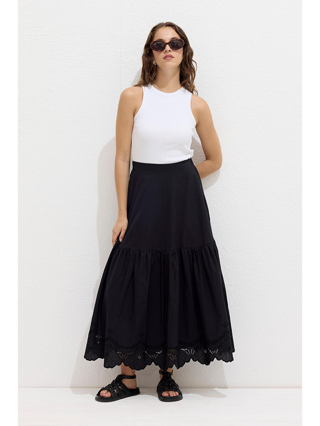 Nakış İşlemeli Etek Siyah-3