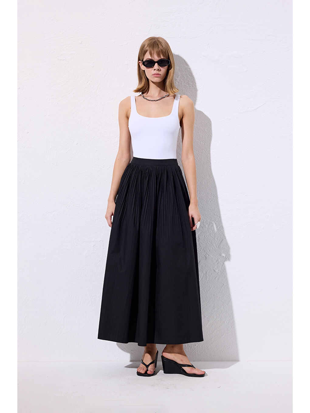 Piliseli Geniş Etek Siyah-2