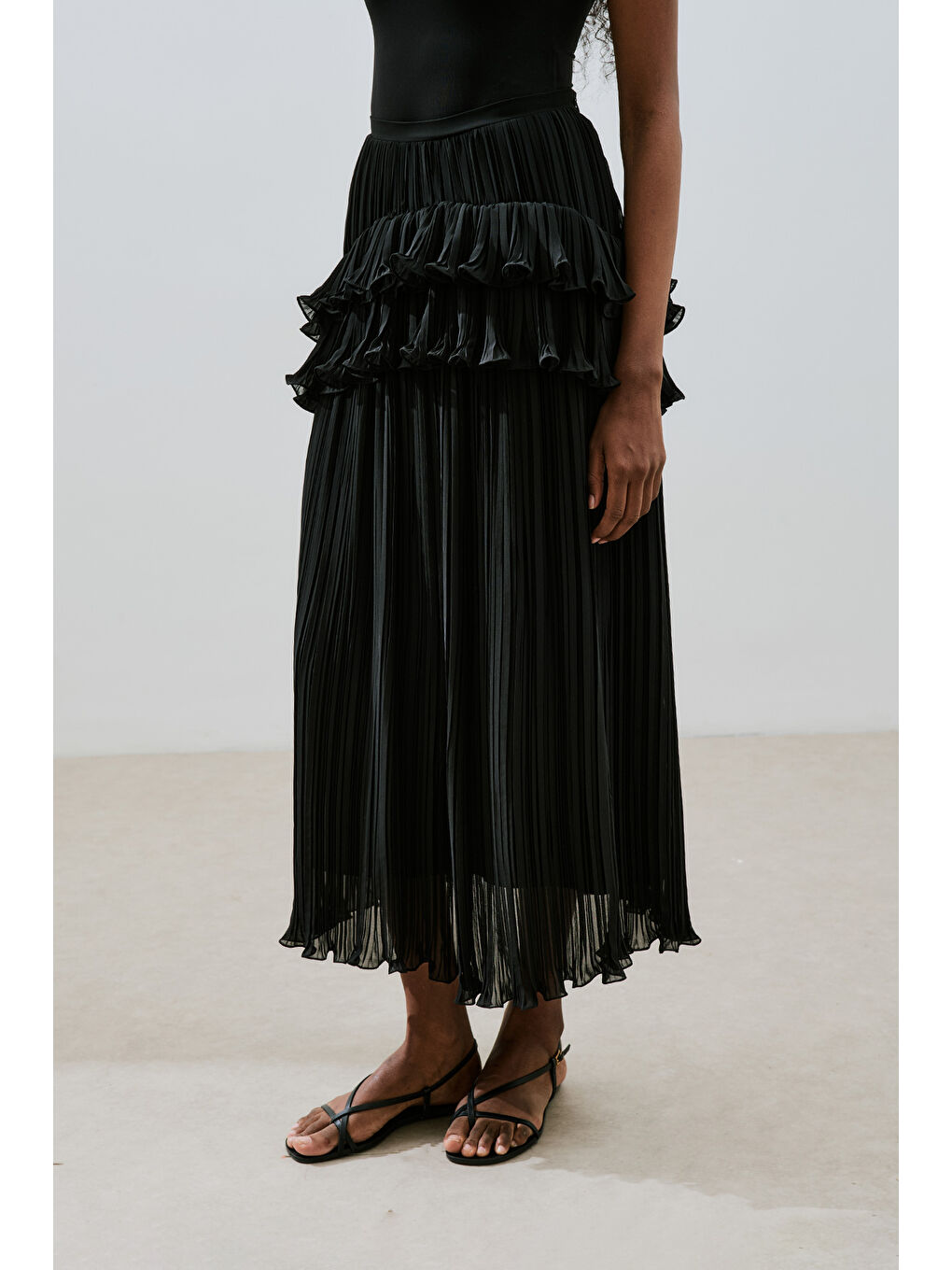 Mila Piliseli Katlı Etek Siyah-1