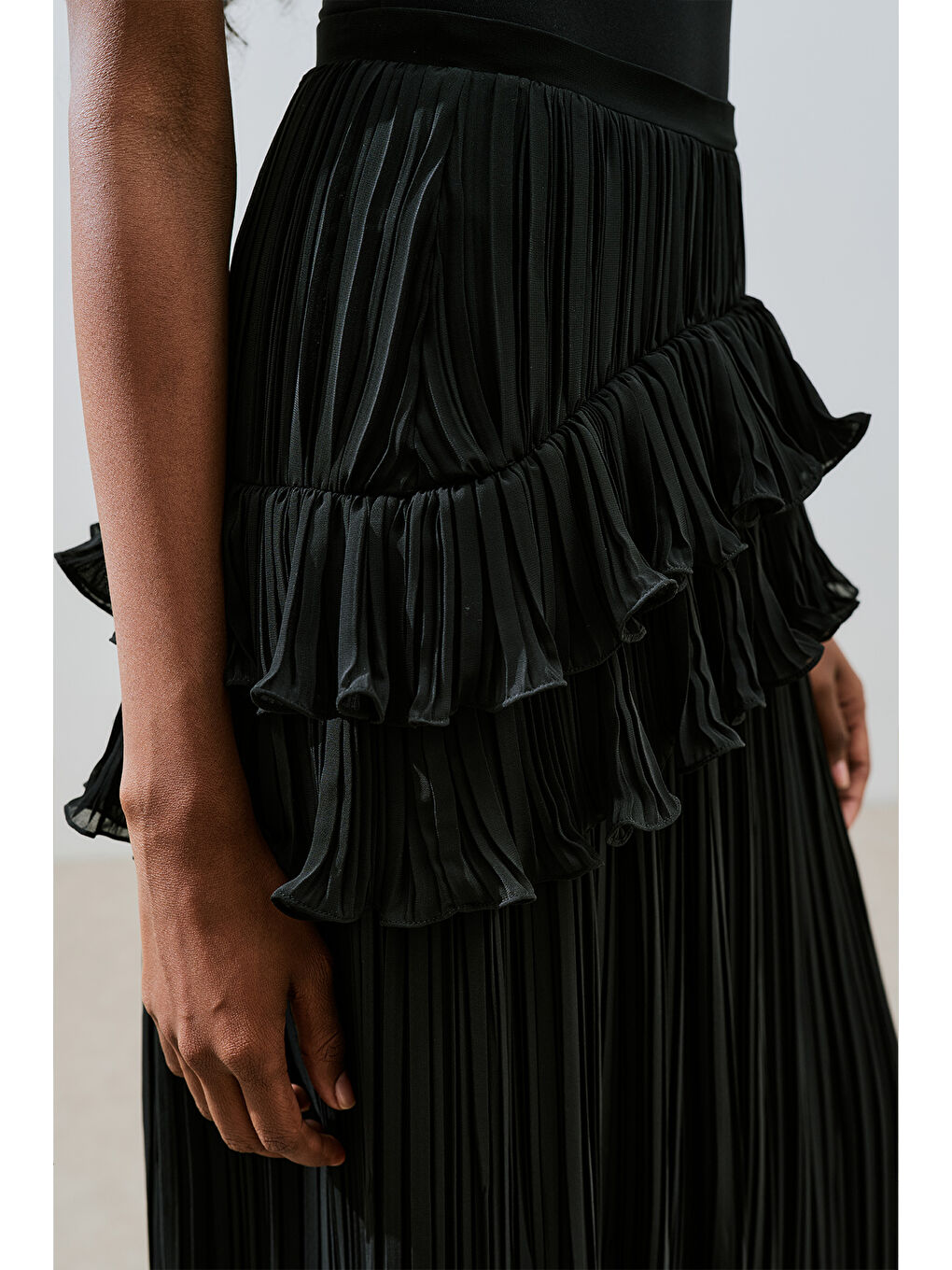 Mila Piliseli Katlı Etek Siyah-4