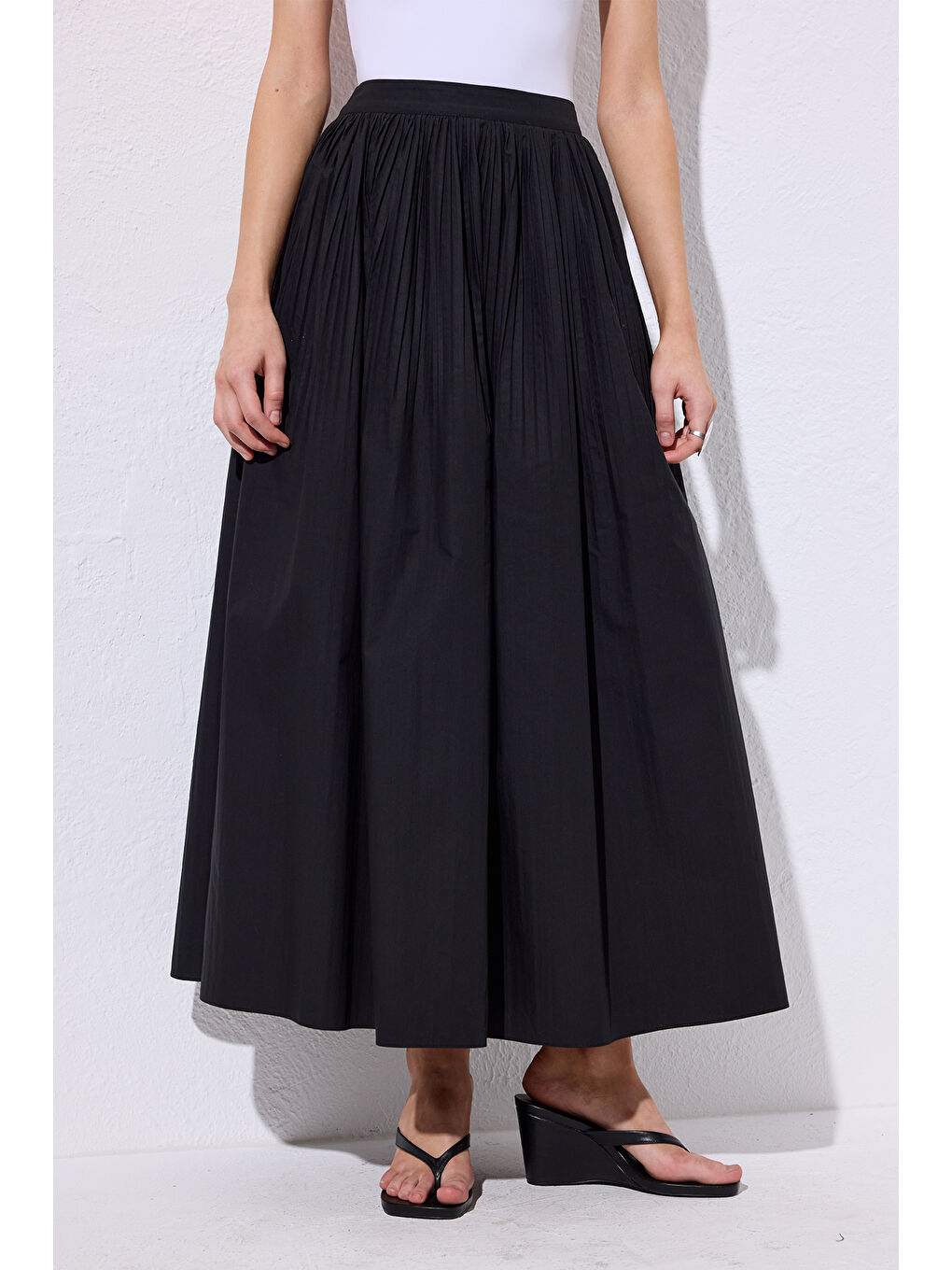 Piliseli Geniş Etek Siyah-3