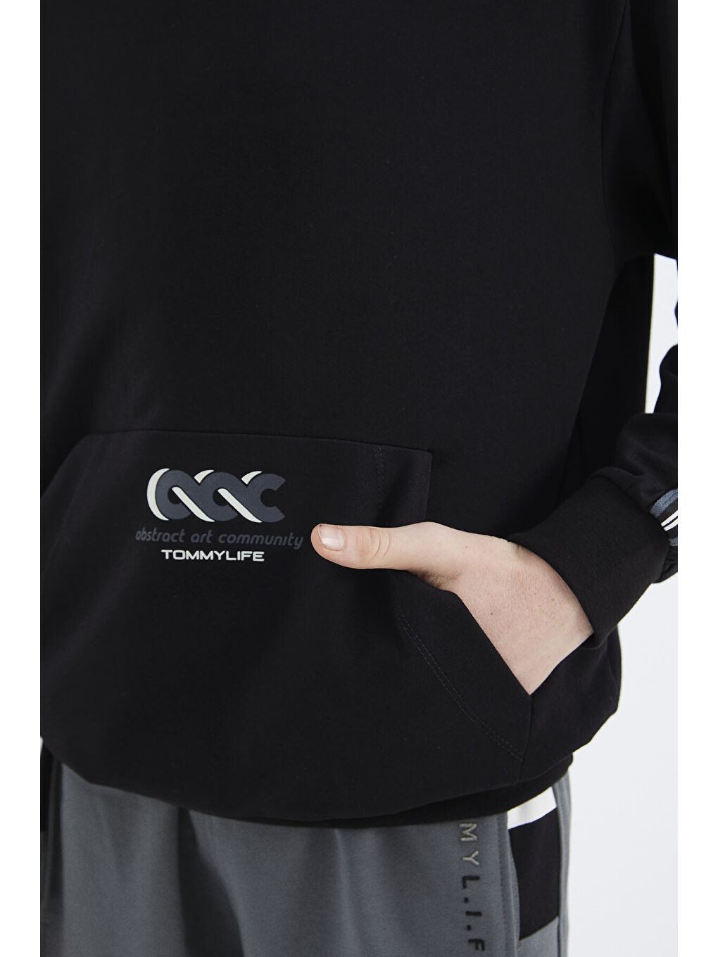 Siyah Kanguru Cepli Erkek Çocuk Sweatshirt - 11176-1