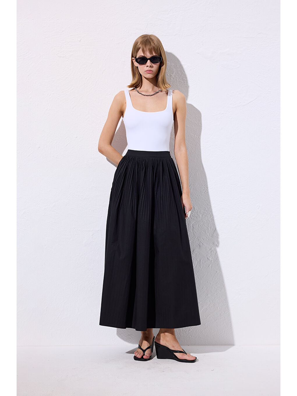 Piliseli Geniş Etek Siyah-4