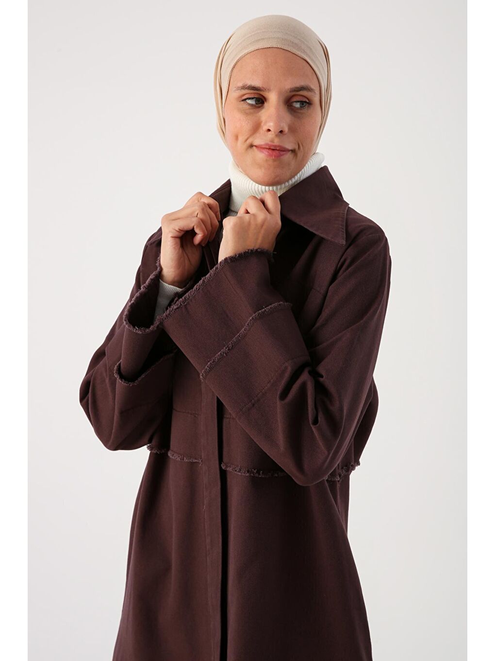Kahverengi Kahve %100 Pamuklu Sivri Yaka Gizli Patlı Ferace