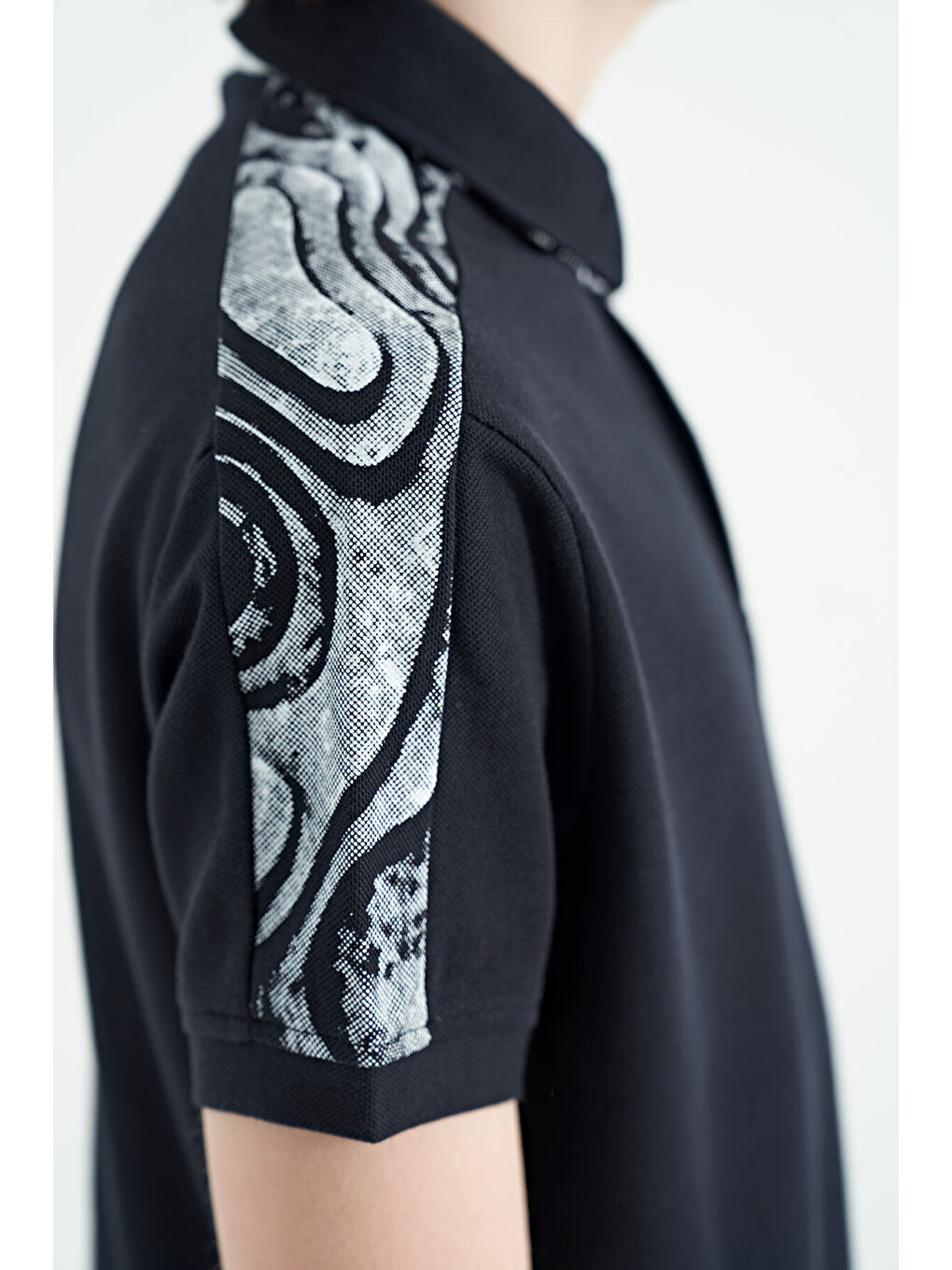 Lacivert Baskı Detaylı Pola Yaka Standart Kalıp Erkek Çocuk T-Shırt - 11166-3