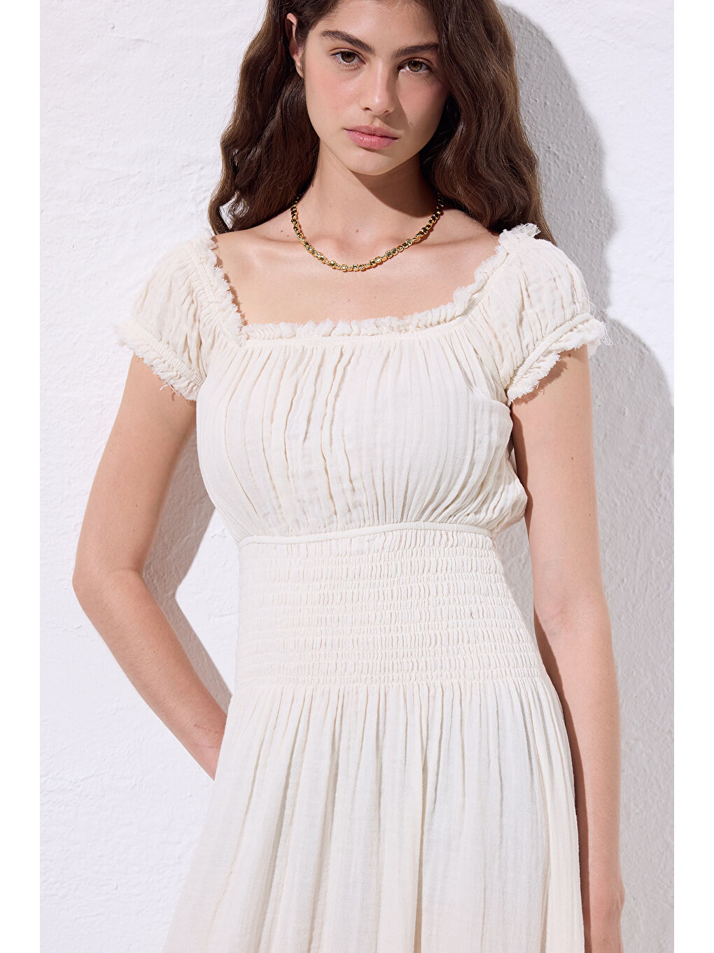 Müslin Büzgülü Elbise Bej-3