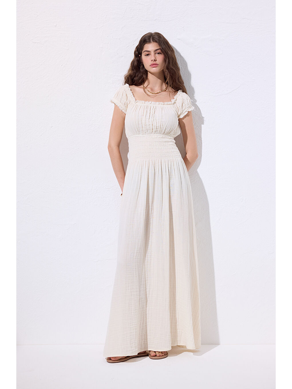 Müslin Büzgülü Elbise Bej-4