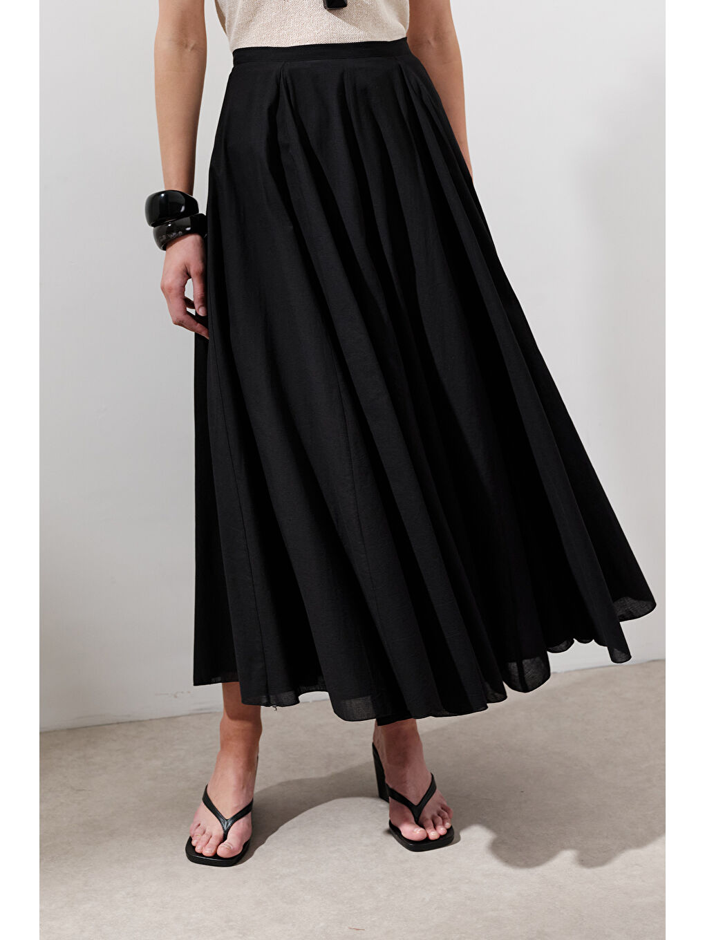 Parçalı Geniş Pamuklu Etek Siyah-2