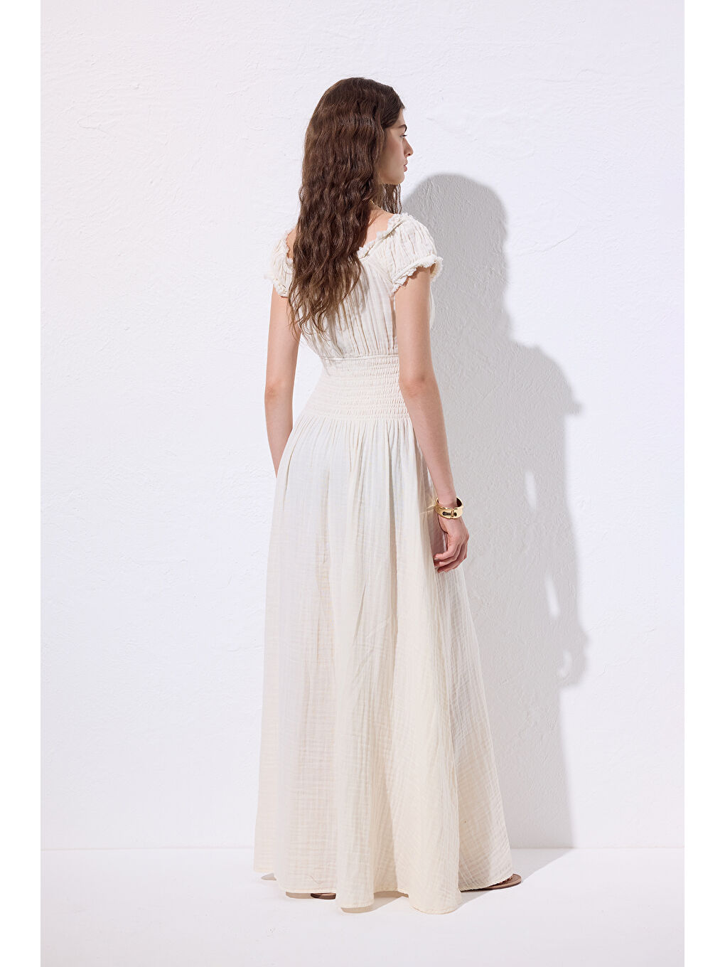 Müslin Büzgülü Elbise Bej-6