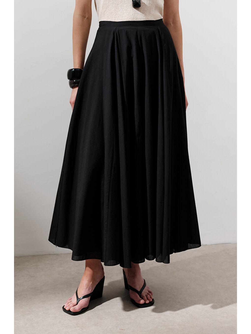 Parçalı Geniş Pamuklu Etek Siyah-4