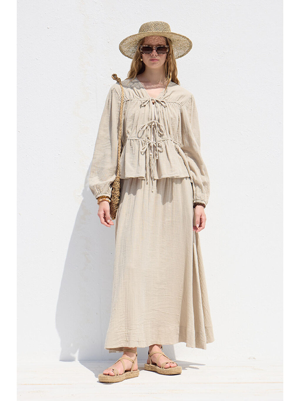 Bej Bağlama Detaylı Müslin Bluz Kum-3