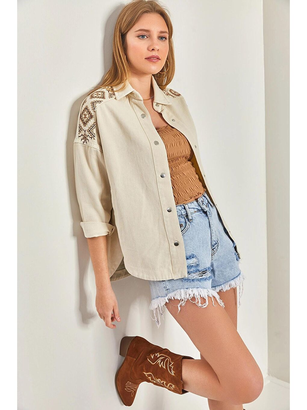 Bej Kadın Sırt Baskılı Desenli Kanvas Gabardin Ceket-1