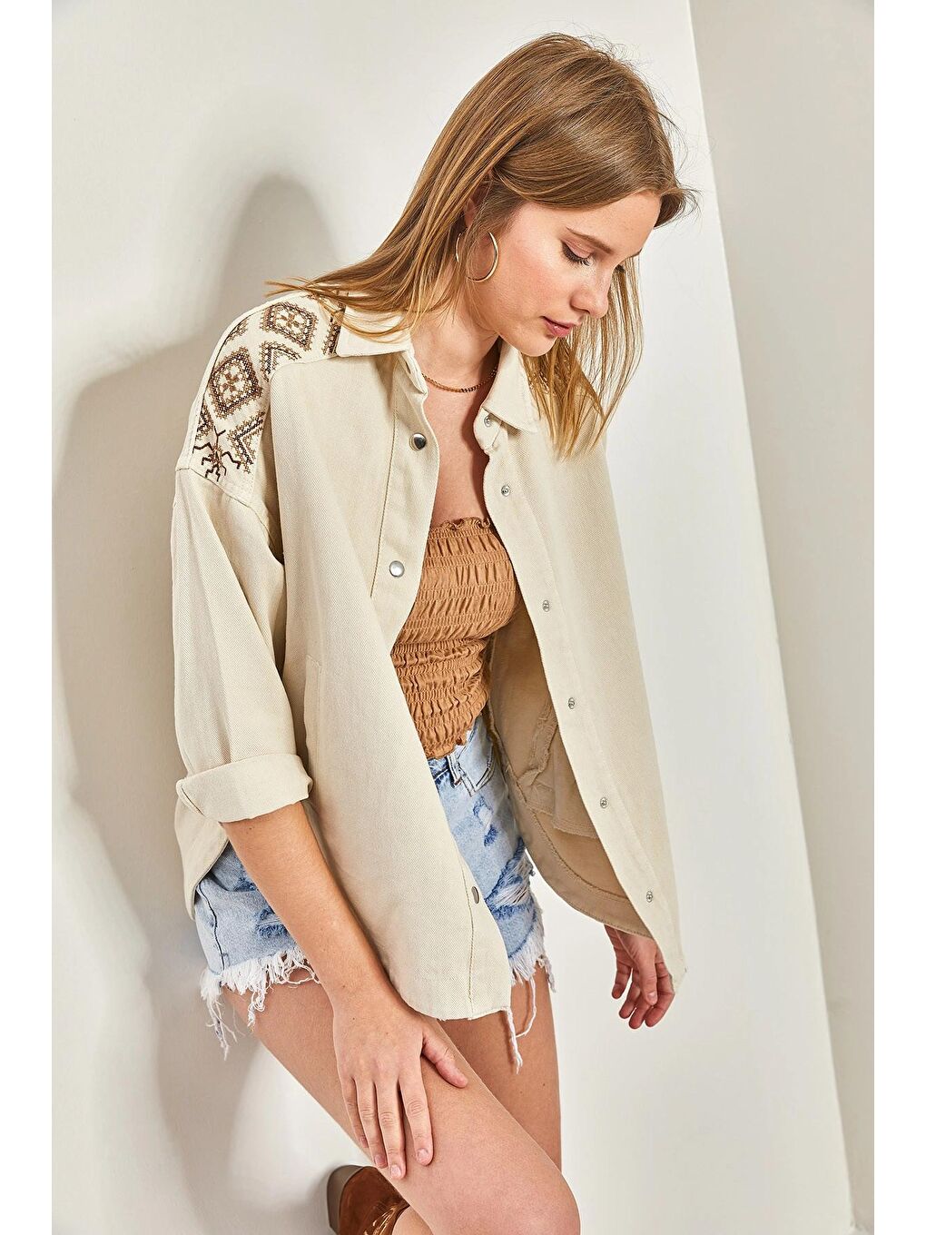 Bej Kadın Sırt Baskılı Desenli Kanvas Gabardin Ceket-2