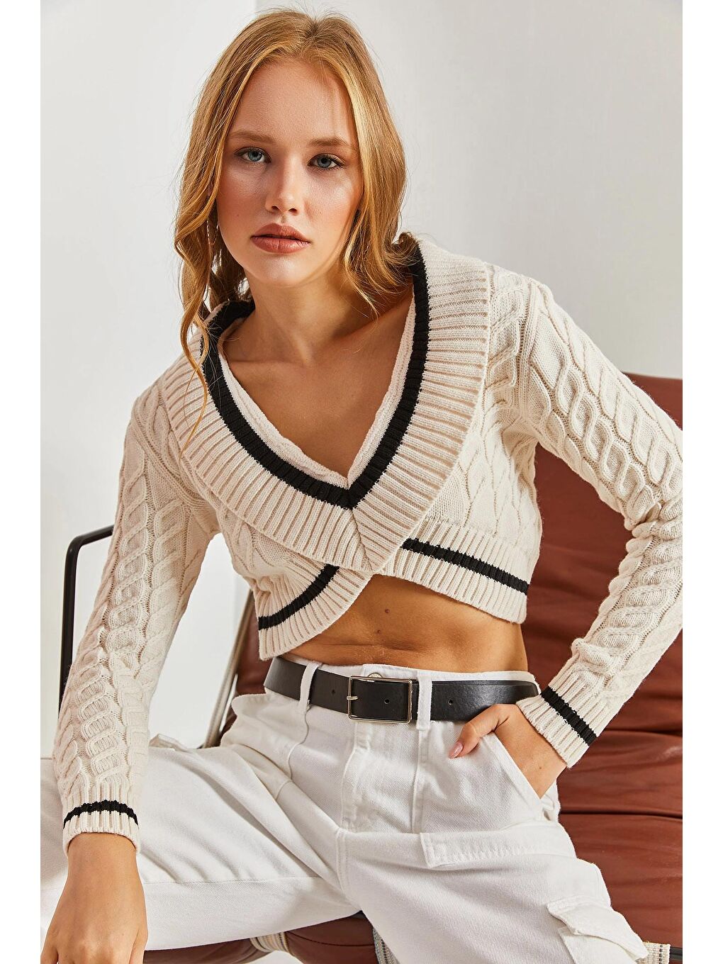 Bej Kadın V Yaka Desenli Triko Kazak