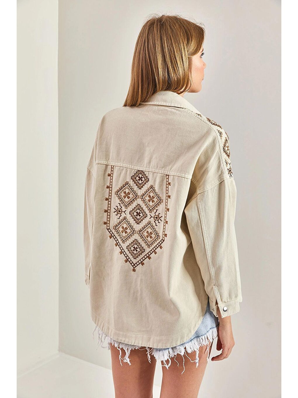 Bej Kadın Sırt Baskılı Desenli Kanvas Gabardin Ceket-3