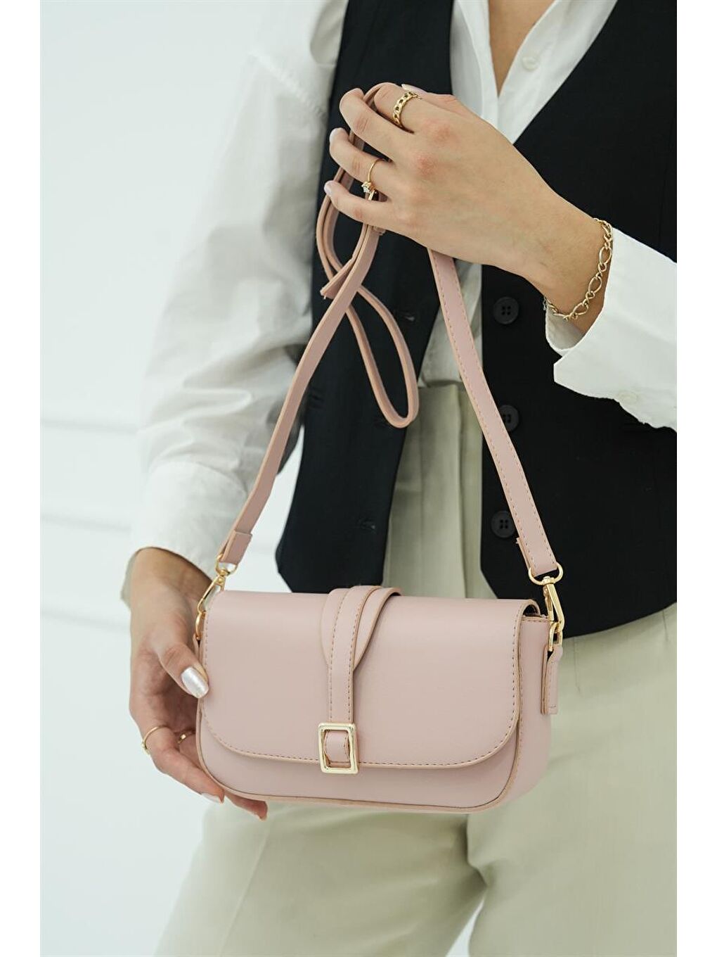 Pembe Alina Tokalı Çapraz Askılı Kadın Çanta - Pudra-1
