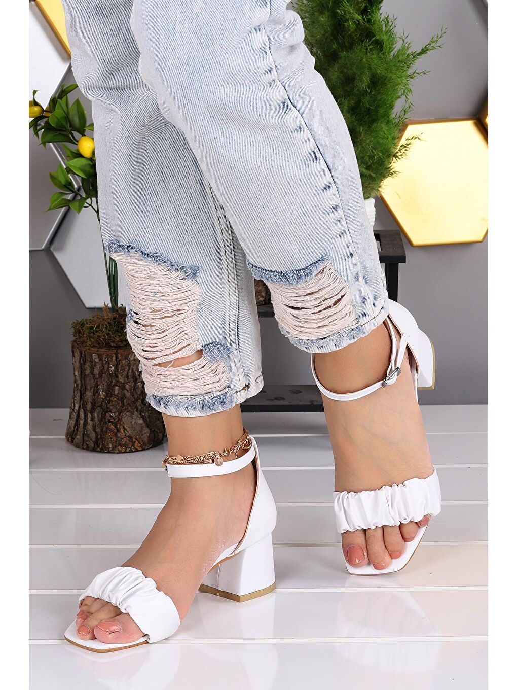 Beyaz Büyük Numara Cilt 5 Cm Topuklu Kadın Sandalet 907-2216-1