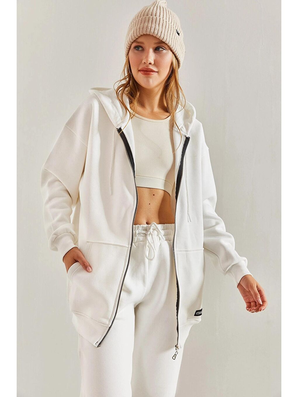 Beyaz Kadın Kapüşonlu Üç İplik Cepli Hırka