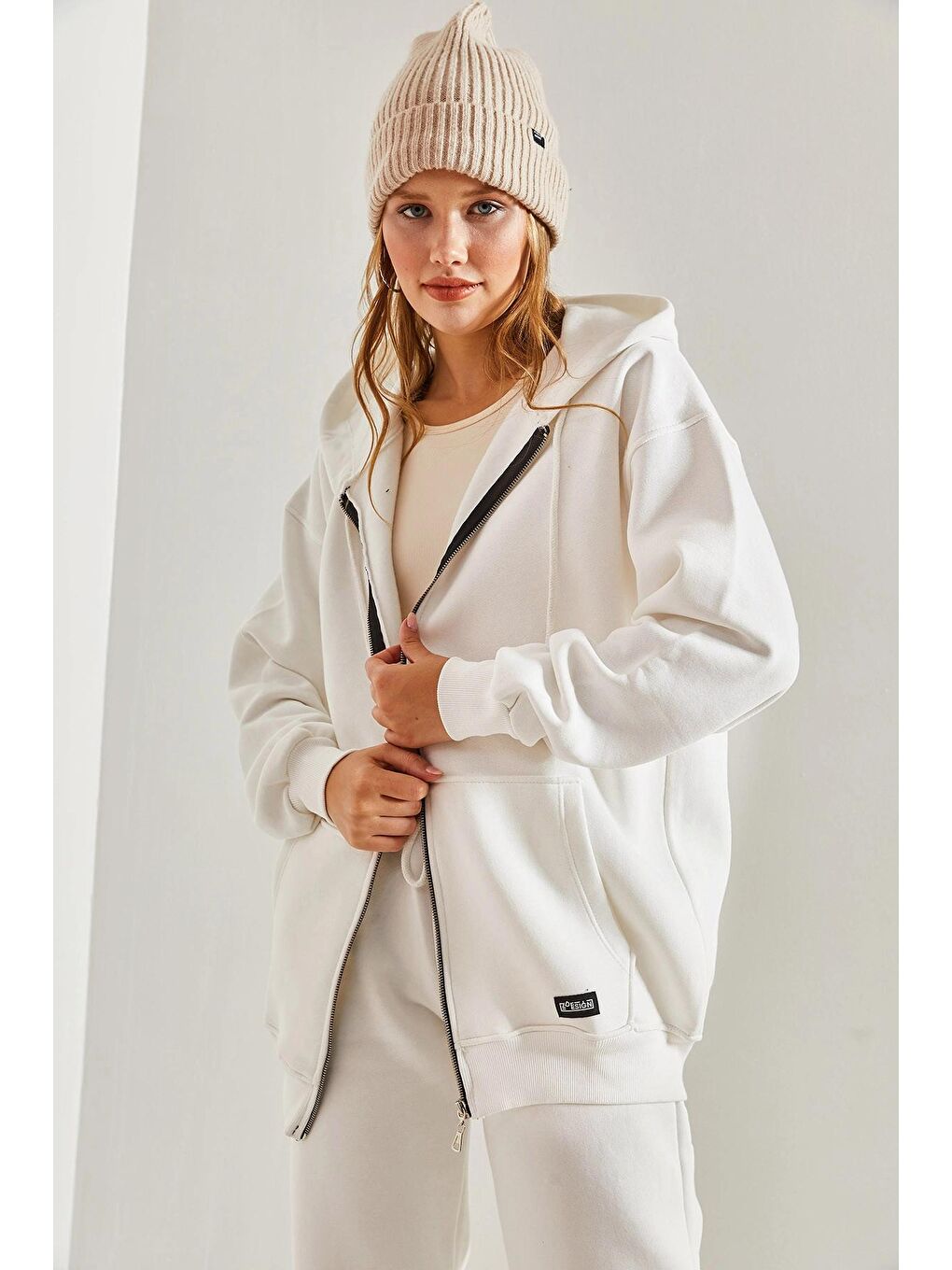 Beyaz Kadın Kapüşonlu Üç İplik Cepli Hırka-3
