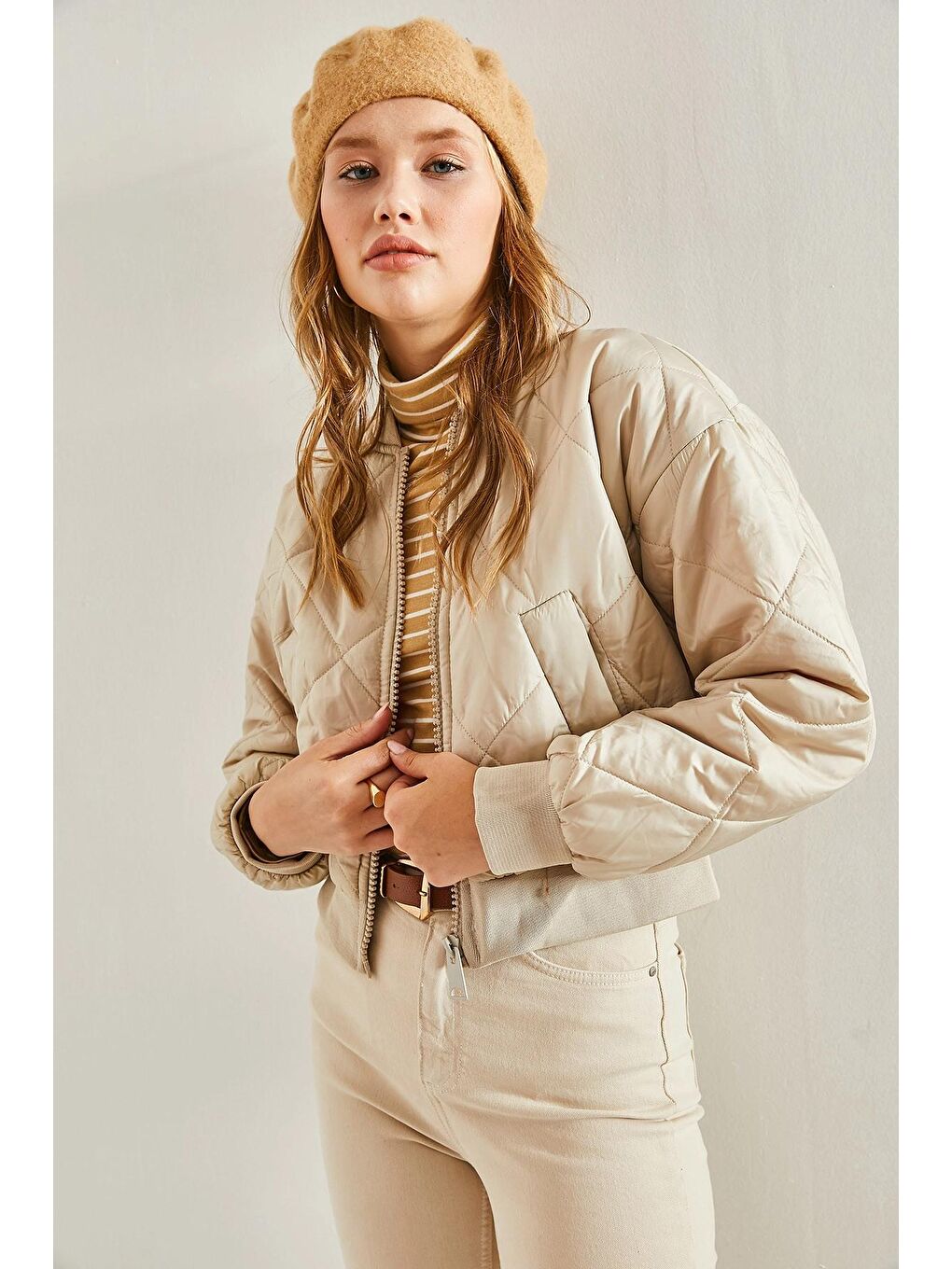 Bej Kadın Baklava Desenli Kolları Lastikli Astarlı Bomber Mont-2