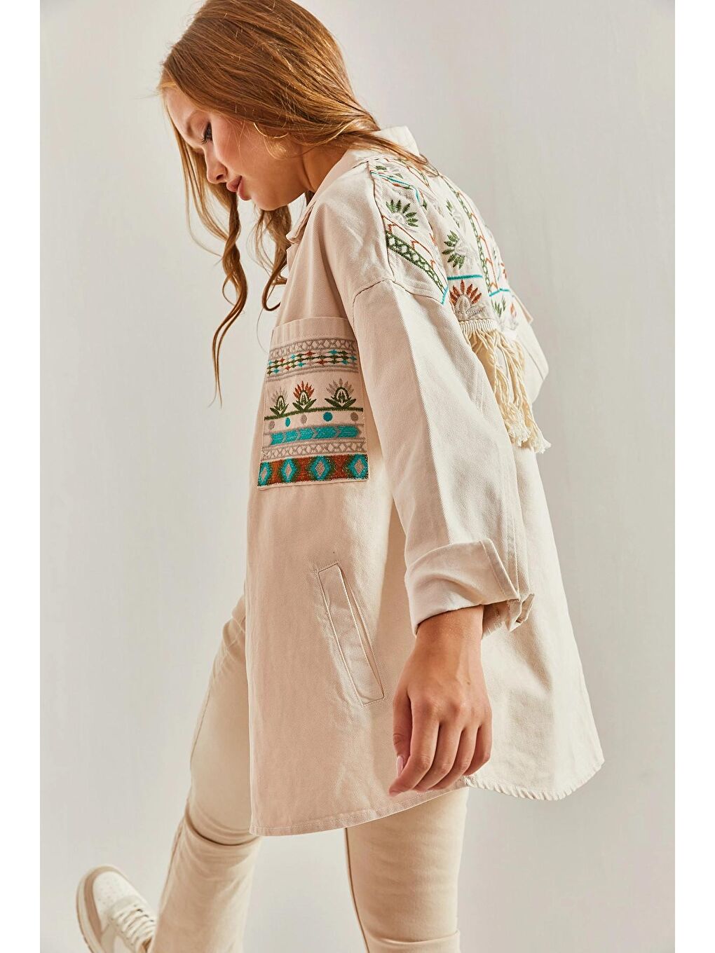 Bej Kadın Cebi ve Arkası İşlemeli Püsküllü Gabardin Ceket-1