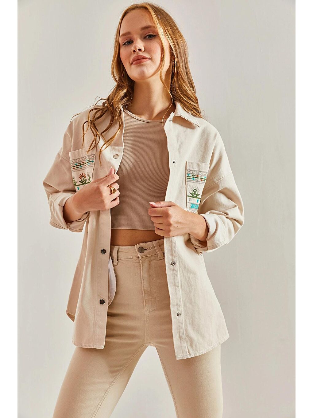 Bej Kadın Cebi ve Arkası İşlemeli Püsküllü Gabardin Ceket-2