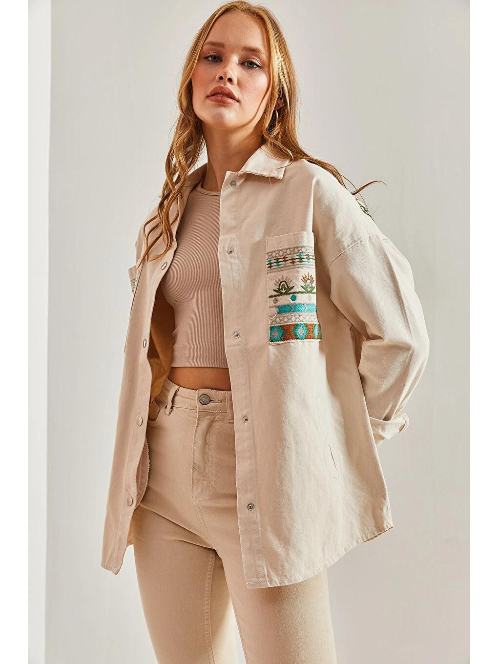 Bej Kadın Cebi ve Arkası İşlemeli Püsküllü Gabardin Ceket-3