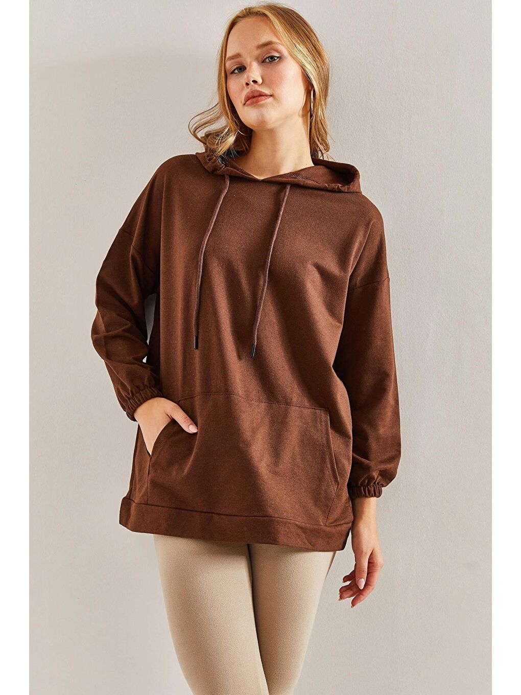 Kahverengi Kadın Kapüşonlu Kanguru Cepli İki İplik Sweatshirt-2